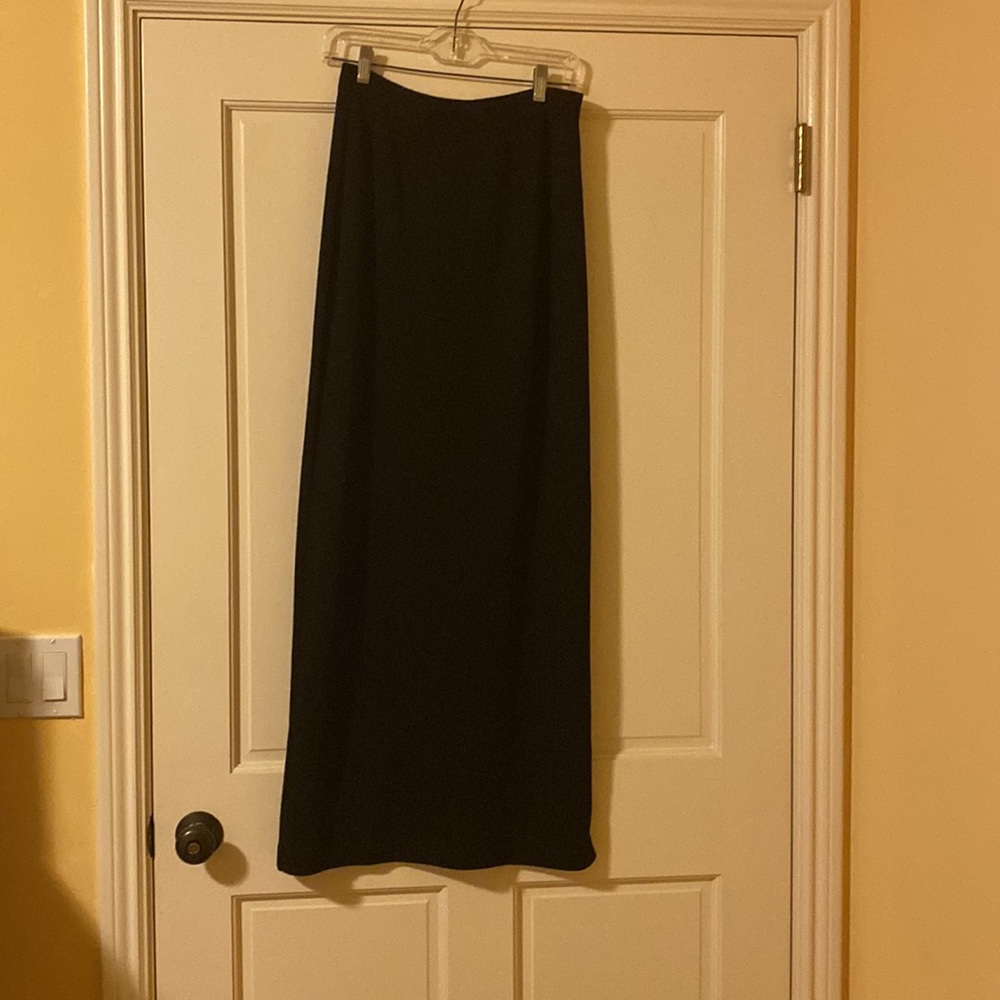 Elegant St John Evening wear. Black beaded jacket and long skirt. - Picture 9 of 11